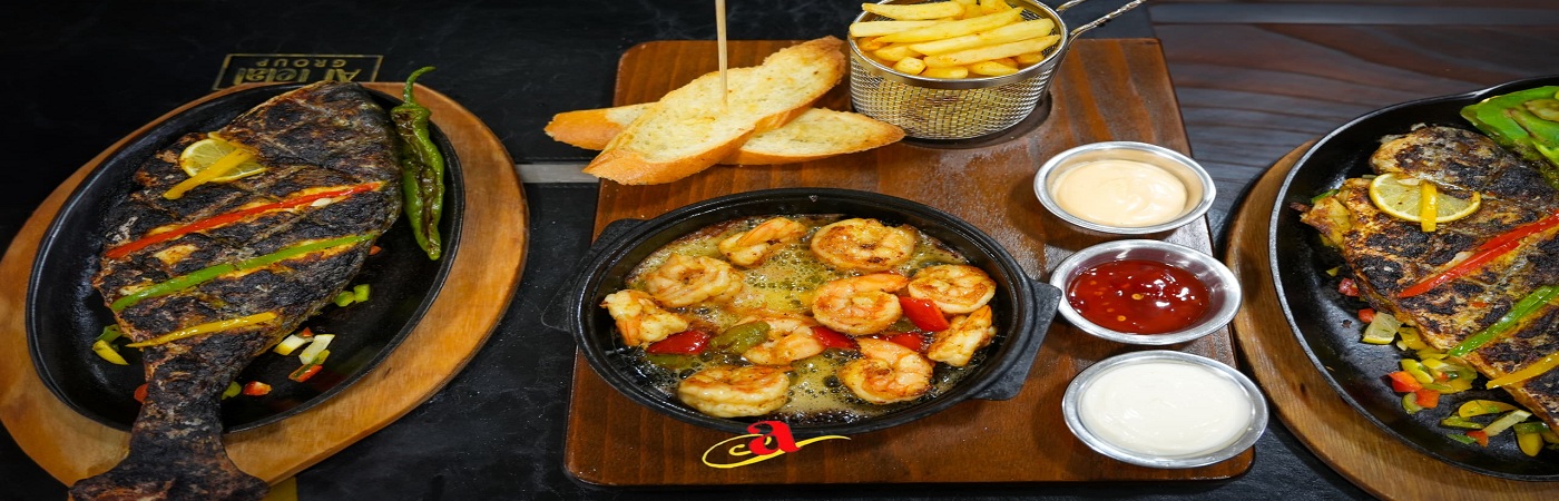 طباق عالمية متنوعة في مطعم الفيروز